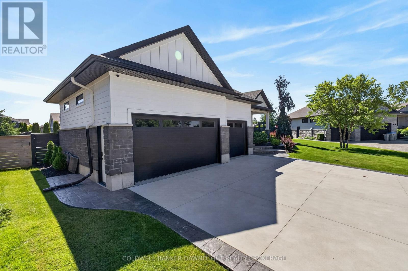 36 Erin Place, Lambton Shores, Ontario  N0M 1T0 - Photo 3 - X13495276