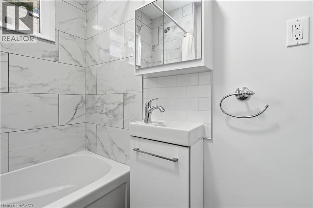 106 Carlton Street, St. Catharines, Ontario  L2R 1R3 - Photo 14 - 40842088