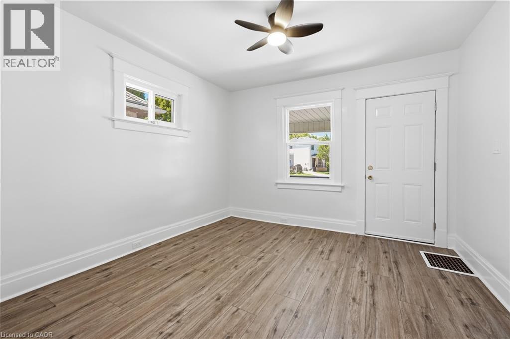 106 Carlton Street, St. Catharines, Ontario  L2R 1R3 - Photo 4 - 40842088