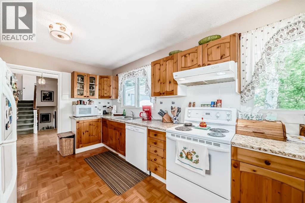 10737 Eamon Road Nw, Calgary, Alberta  T3G 5H2 - Photo 8 - A2307479