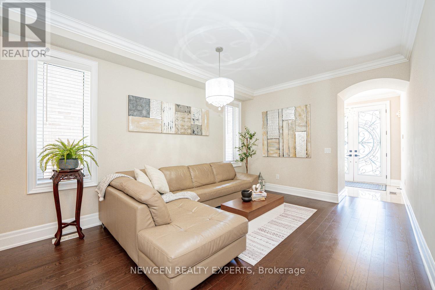 18 Foliage Drive, Brampton, Ontario  L7A 4M7 - Photo 6 - W13486856