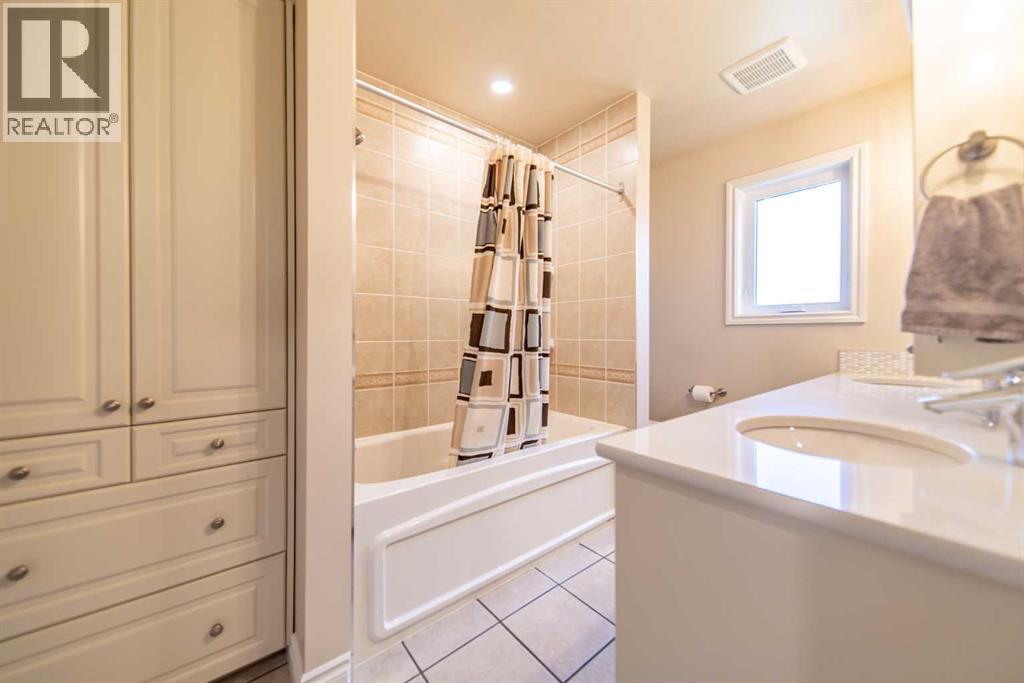 310 Silver Ridge Crescent Nw, Calgary, Alberta  T3B 3T5 - Photo 18 - A2323286