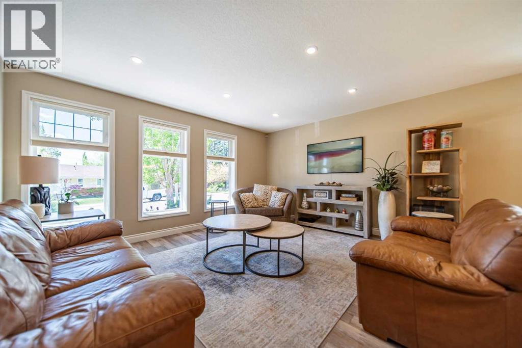310 Silver Ridge Crescent Nw, Calgary, Alberta  T3B 3T5 - Photo 4 - A2323286