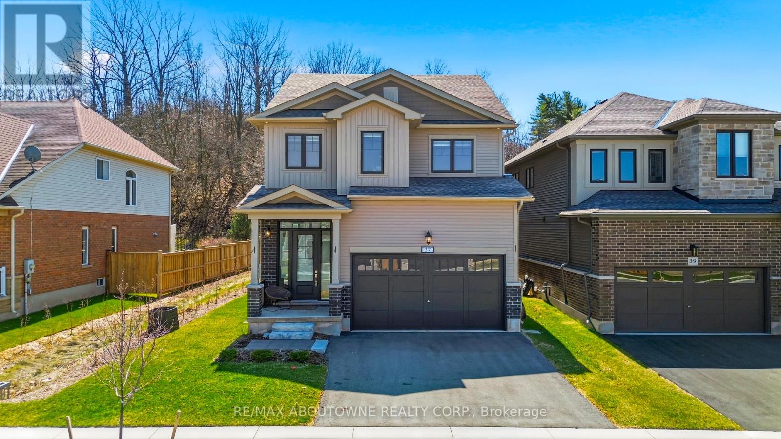 37 Riesling Street, Grimsby, Ontario  L3M 0L2 - Photo 2 - X12978682