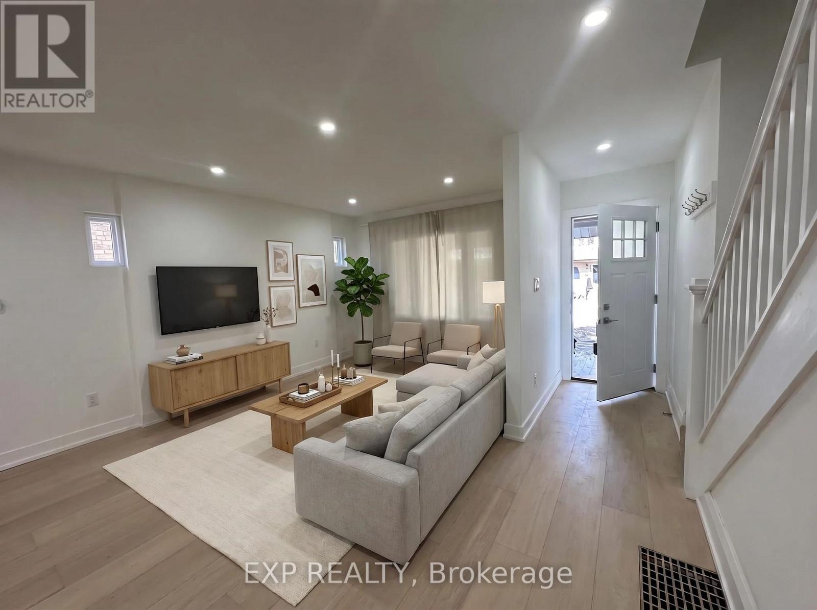 926 GREENWOOD AVENUE, Toronto, Ontario