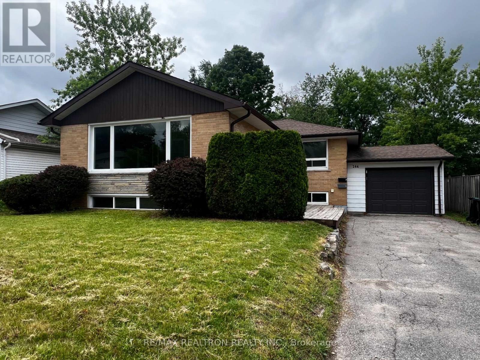 UPPER - 244 ST VINCENT STREET, Barrie, Ontario