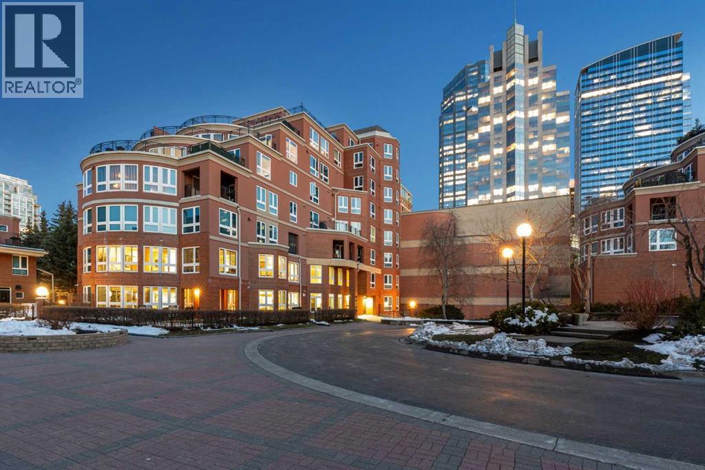 8203, 400 Eau Claire Avenue SW, calgary, Alberta
