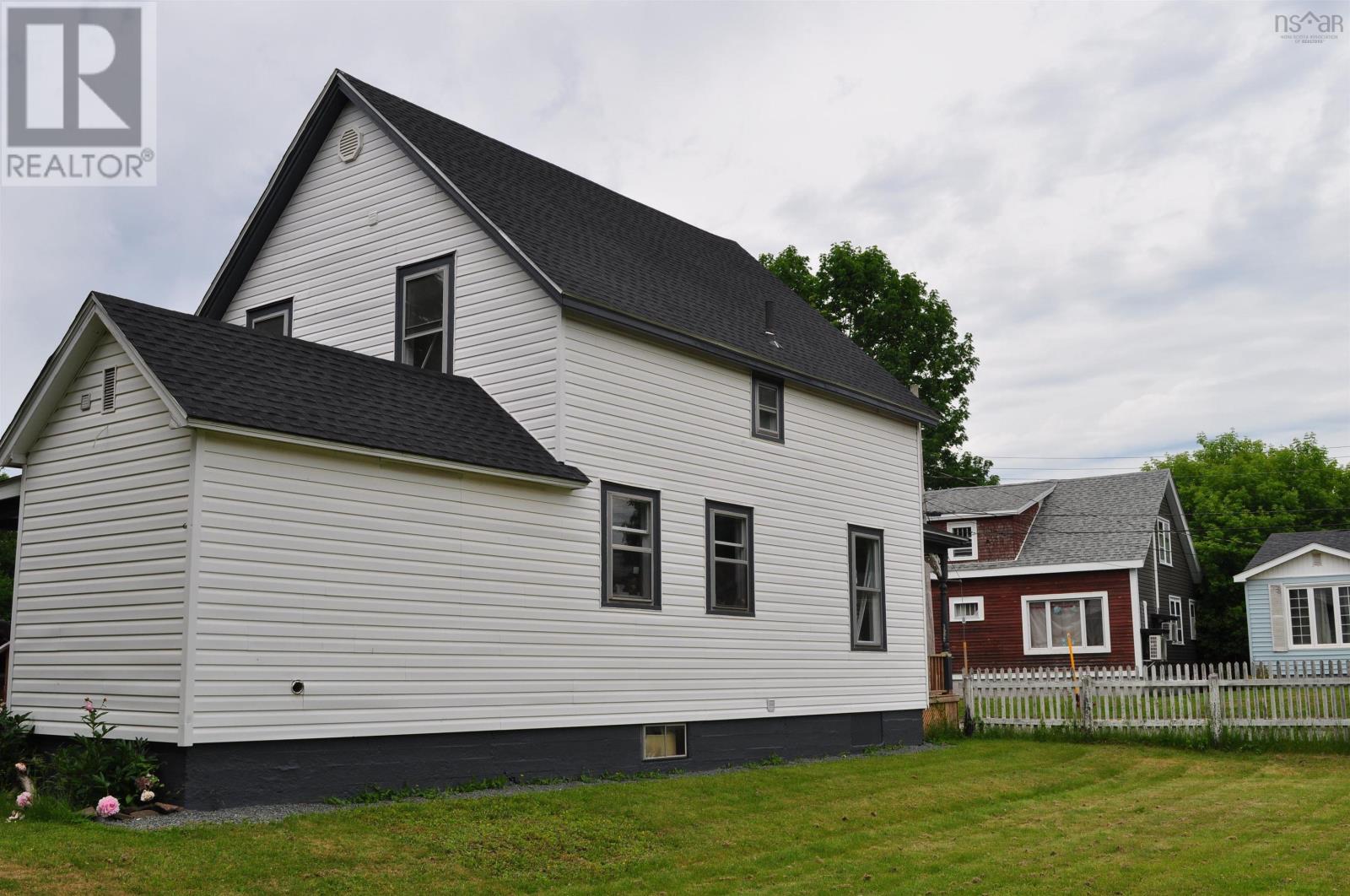 64 Centre Street, Truro, Nova Scotia  B2N 2K2 - Photo 2 - 202615836