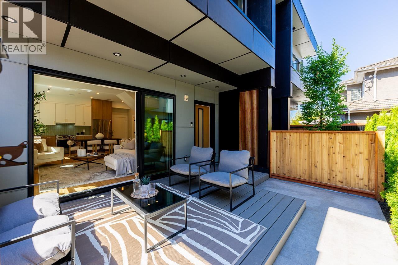 1 678 E 22ND AVENUE, Vancouver, British Columbia