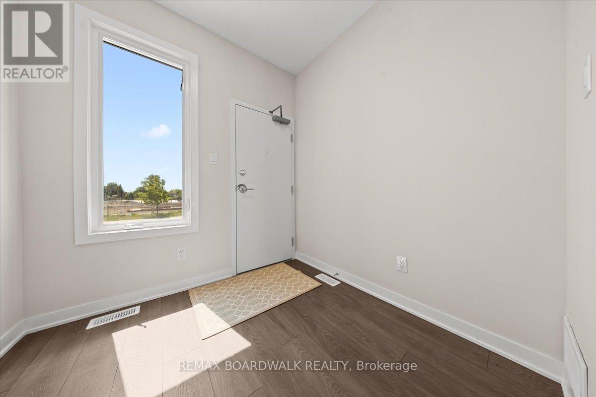 241 Lamarche Avenue, Ottawa, Ontario  K1W 0M5 - Photo 2 - X13495562