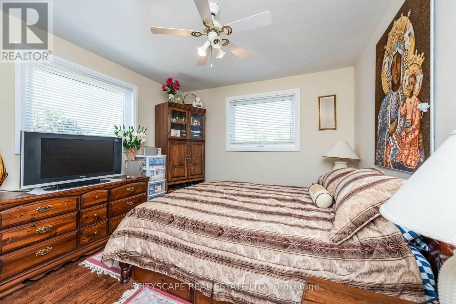 Upper - 2724 Lakeshore Boulevard W, Toronto, Ontario  M8V 1G8 - Photo 31 - W13491514