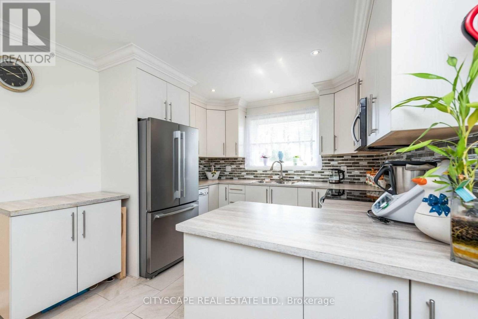 Upper - 2724 Lakeshore Boulevard W, Toronto, Ontario  M8V 1G8 - Photo 21 - W13491514