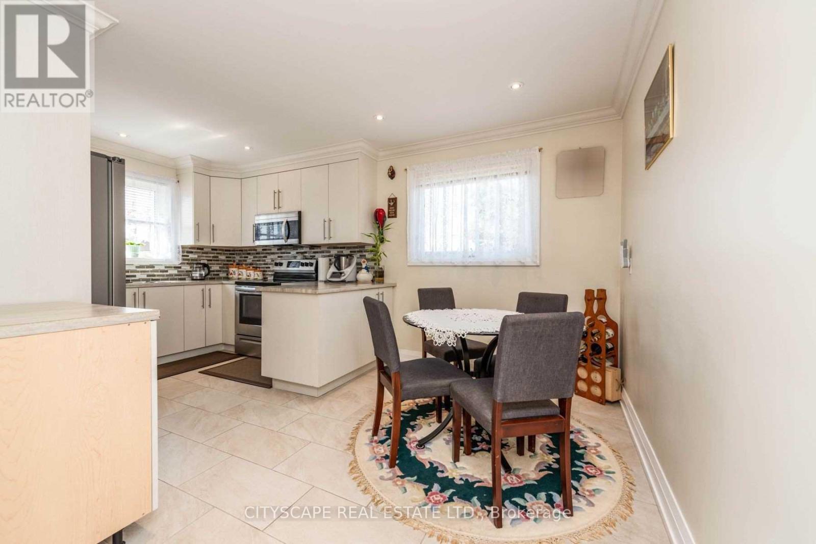 Upper - 2724 Lakeshore Boulevard W, Toronto, Ontario  M8V 1G8 - Photo 13 - W13491514