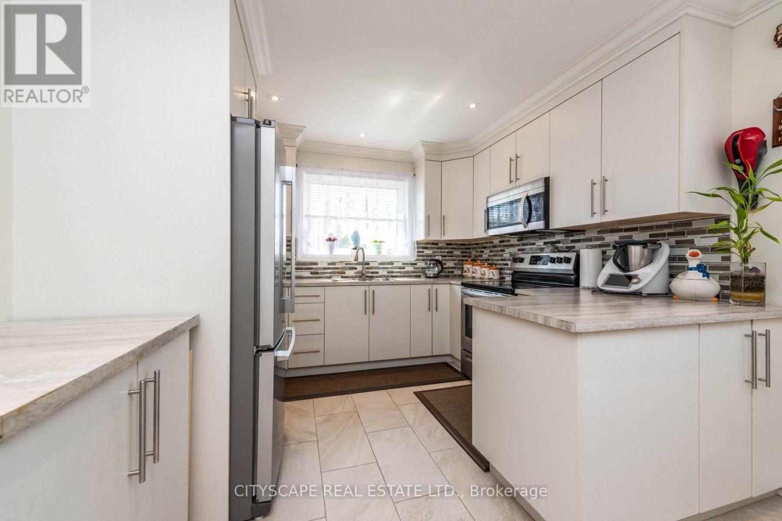 Upper - 2724 Lakeshore Boulevard W, Toronto, Ontario  M8V 1G8 - Photo 15 - W13491514