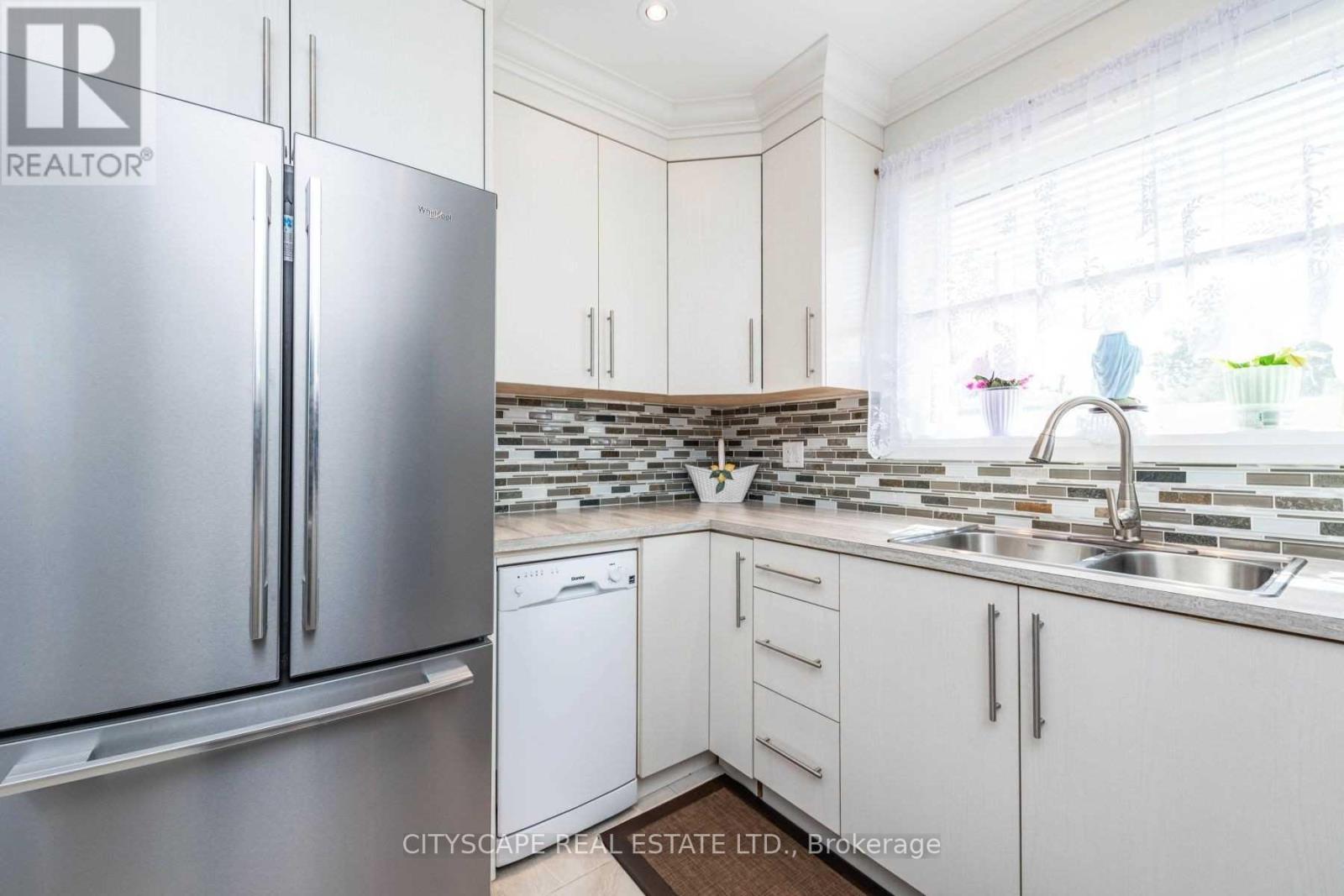 Upper - 2724 Lakeshore Boulevard W, Toronto, Ontario  M8V 1G8 - Photo 19 - W13491514