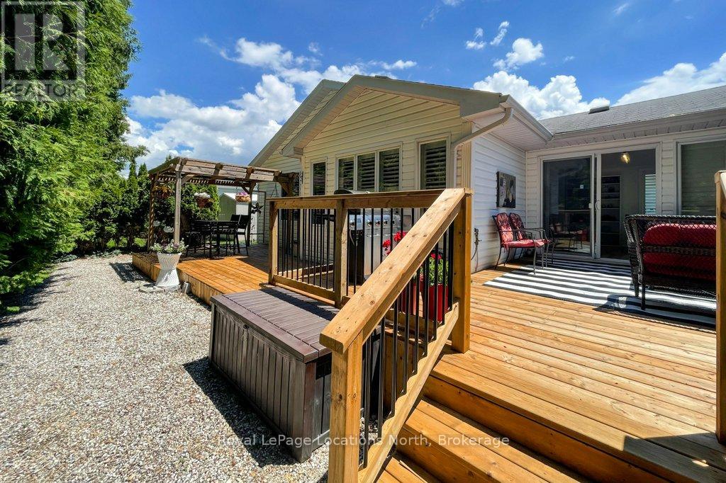 13 Pennsylvania Avenue, Wasaga Beach, Ontario  L9Z 3A8 - Photo 2 - S13495544