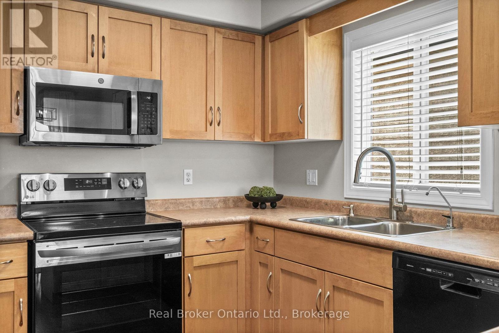 4 Beardmore Crescent, Halton Hills, Ontario  L7J 2Y9 - Photo 12 - W13495582