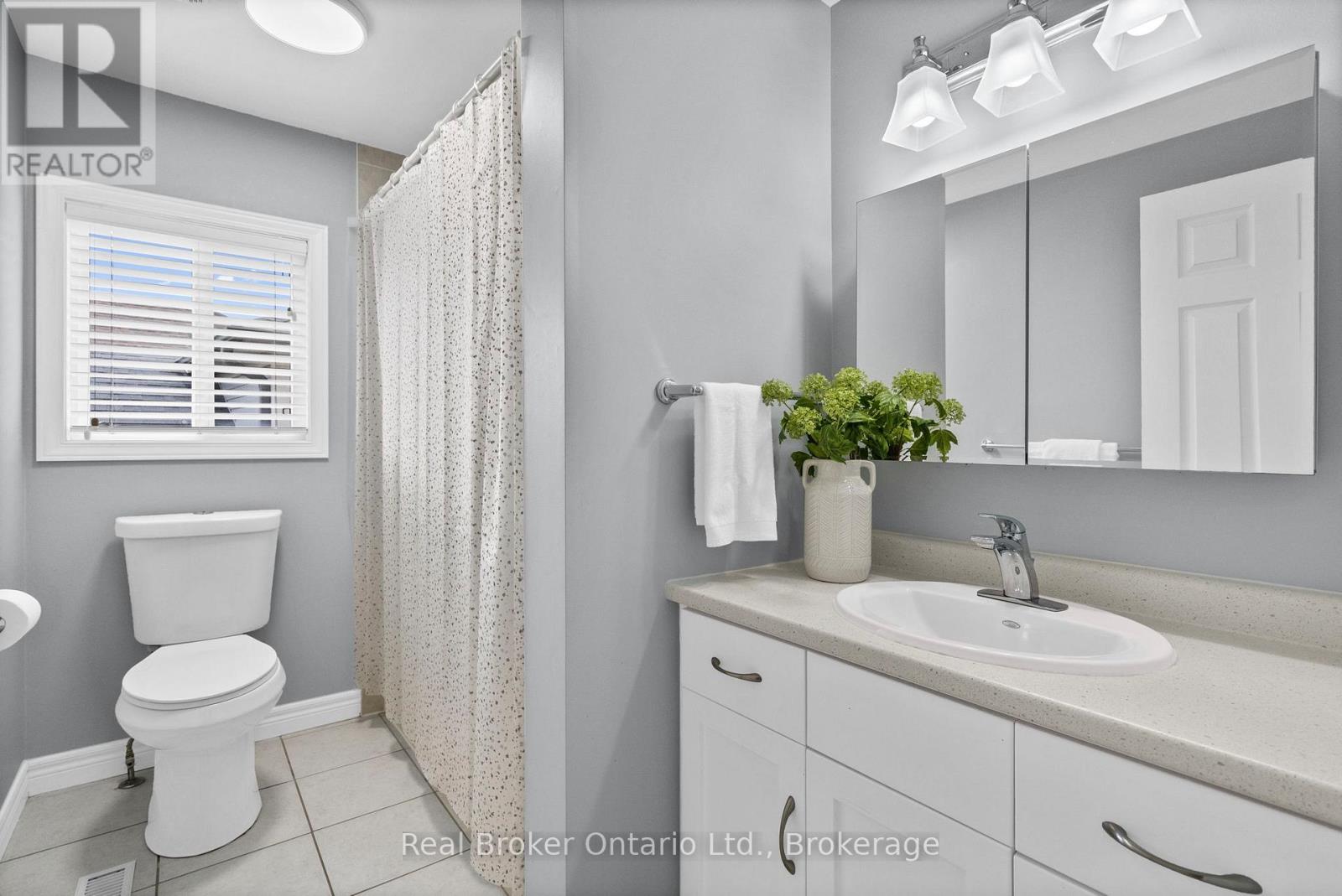 4 Beardmore Crescent, Halton Hills, Ontario  L7J 2Y9 - Photo 18 - W13495582