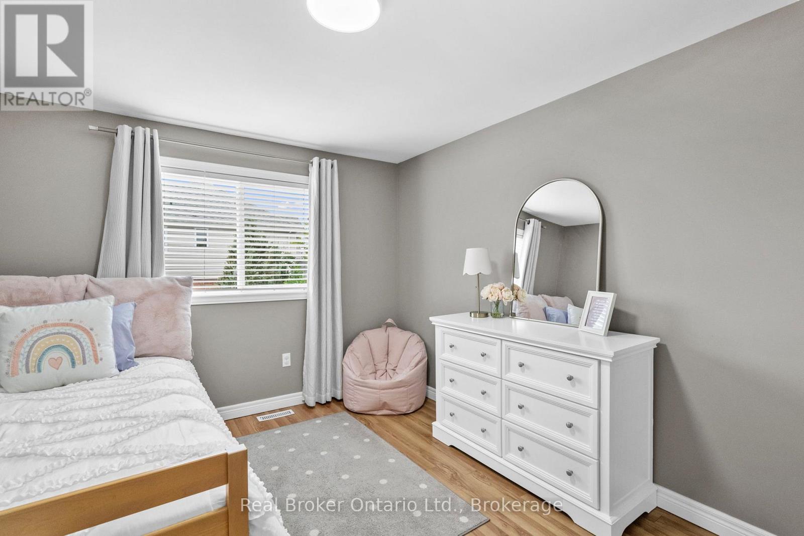 4 Beardmore Crescent, Halton Hills, Ontario  L7J 2Y9 - Photo 22 - W13495582