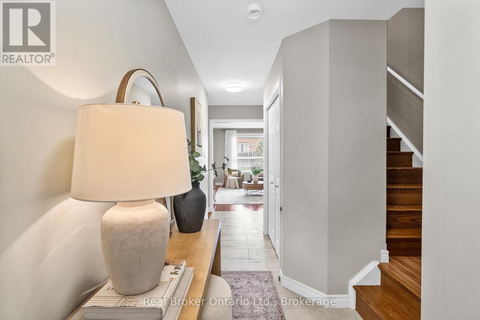 4 Beardmore Crescent, Halton Hills, Ontario  L7J 2Y9 - Photo 4 - W13495582