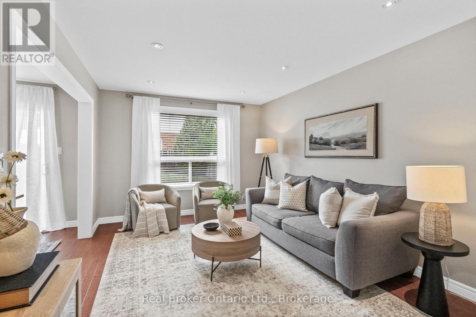 4 Beardmore Crescent, Halton Hills, Ontario  L7J 2Y9 - Photo 6 - W13495582