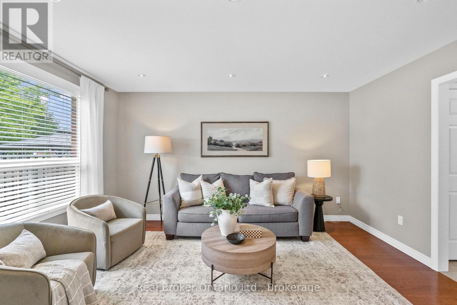 4 Beardmore Crescent, Halton Hills, Ontario  L7J 2Y9 - Photo 7 - W13495582