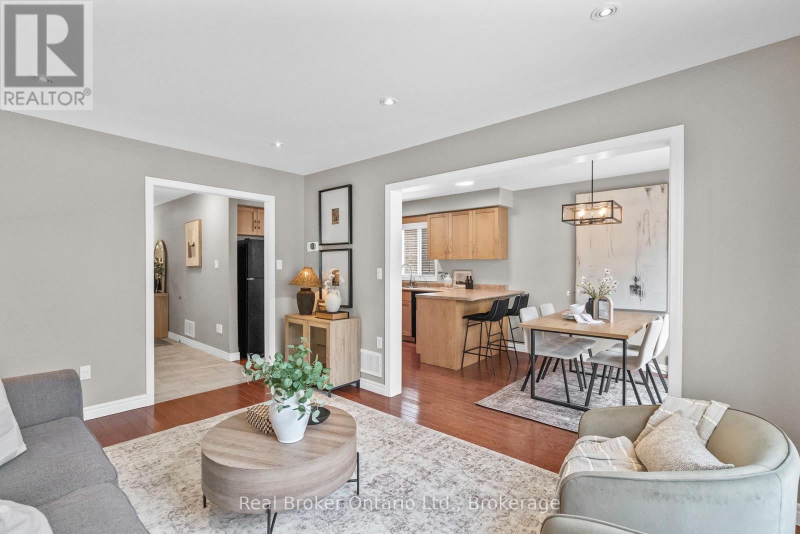 4 Beardmore Crescent, Halton Hills, Ontario  L7J 2Y9 - Photo 8 - W13495582