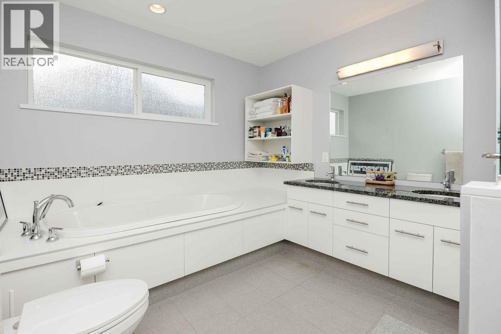 1032 Woodsworth Road, Gibsons, British Columbia  V0N 1V7 - Photo 28 - R3140372