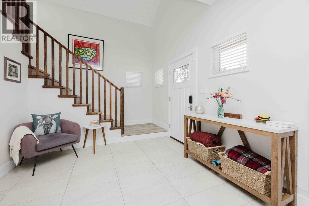 1032 Woodsworth Road, Gibsons, British Columbia  V0N 1V7 - Photo 3 - R3140372