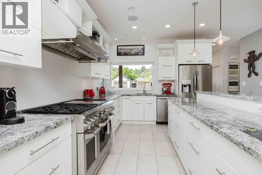 1032 Woodsworth Road, Gibsons, British Columbia  V0N 1V7 - Photo 9 - R3140372