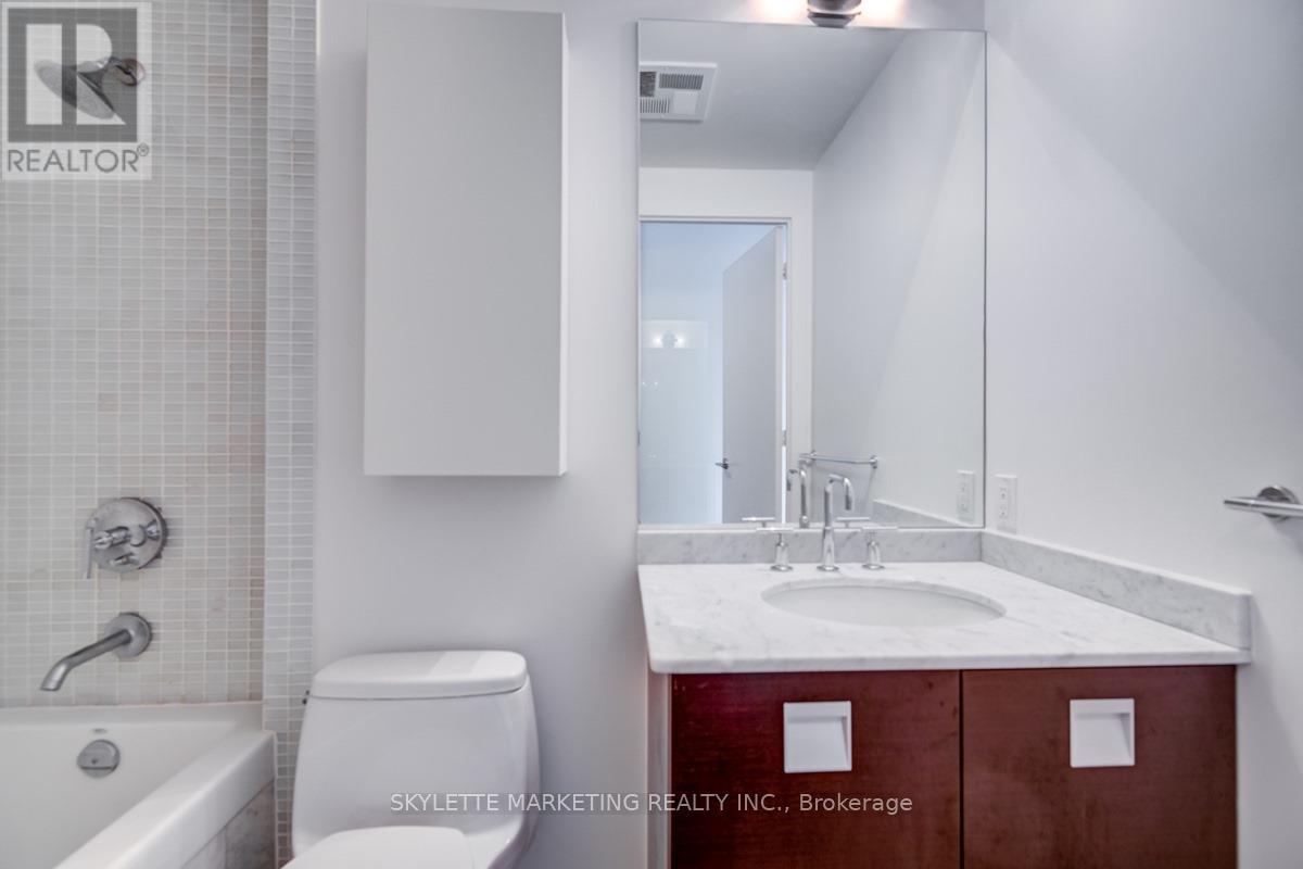 3702 - 33 Charles Street E, Toronto, Ontario  M4Y 0A2 - Photo 11 - C13495478
