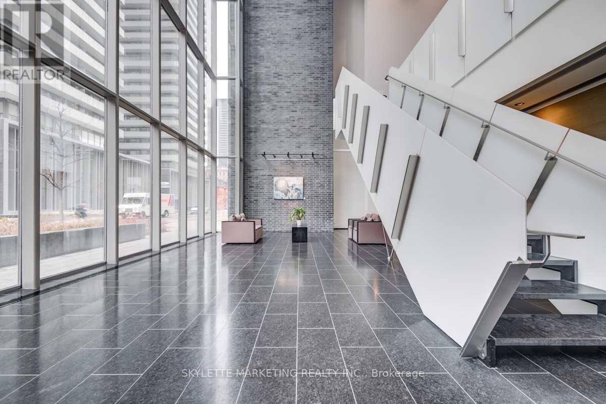 3702 - 33 Charles Street E, Toronto, Ontario  M4Y 0A2 - Photo 2 - C13495478
