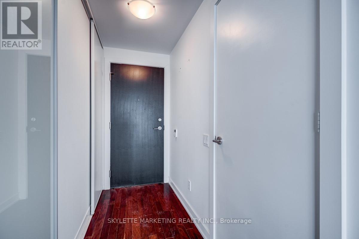 3702 - 33 Charles Street E, Toronto, Ontario  M4Y 0A2 - Photo 3 - C13495478
