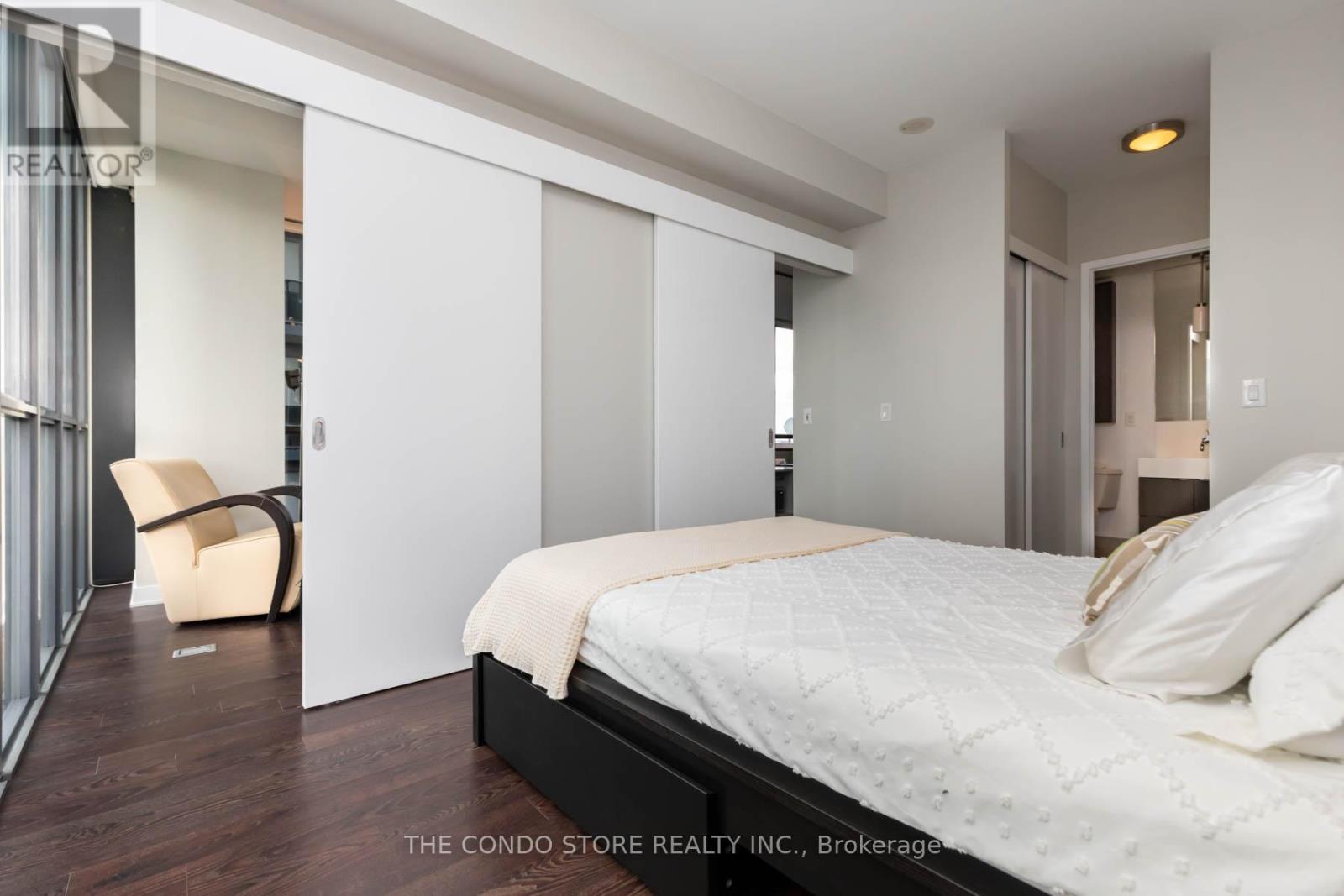 1907 - 110 Charles Street E, Toronto, Ontario  M4Y 1T5 - Photo 18 - C13495588