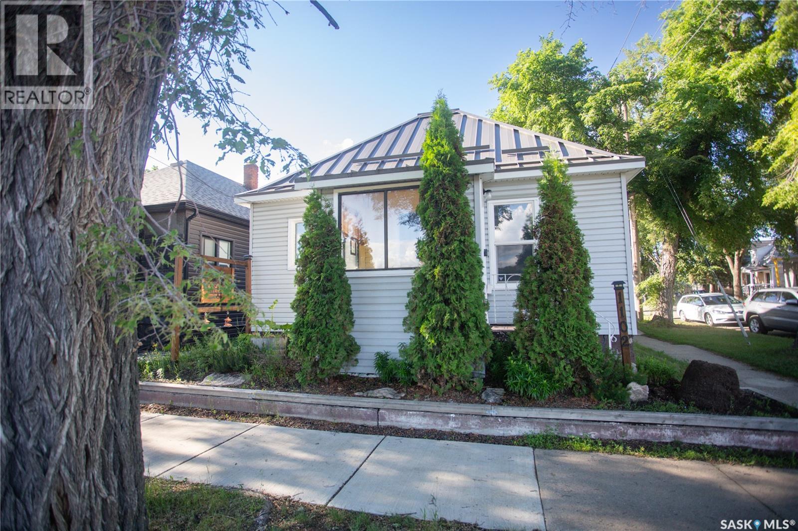 1102 19th Street W, Saskatoon, Saskatchewan  S7M 1C4 - Photo 2 - SK040471