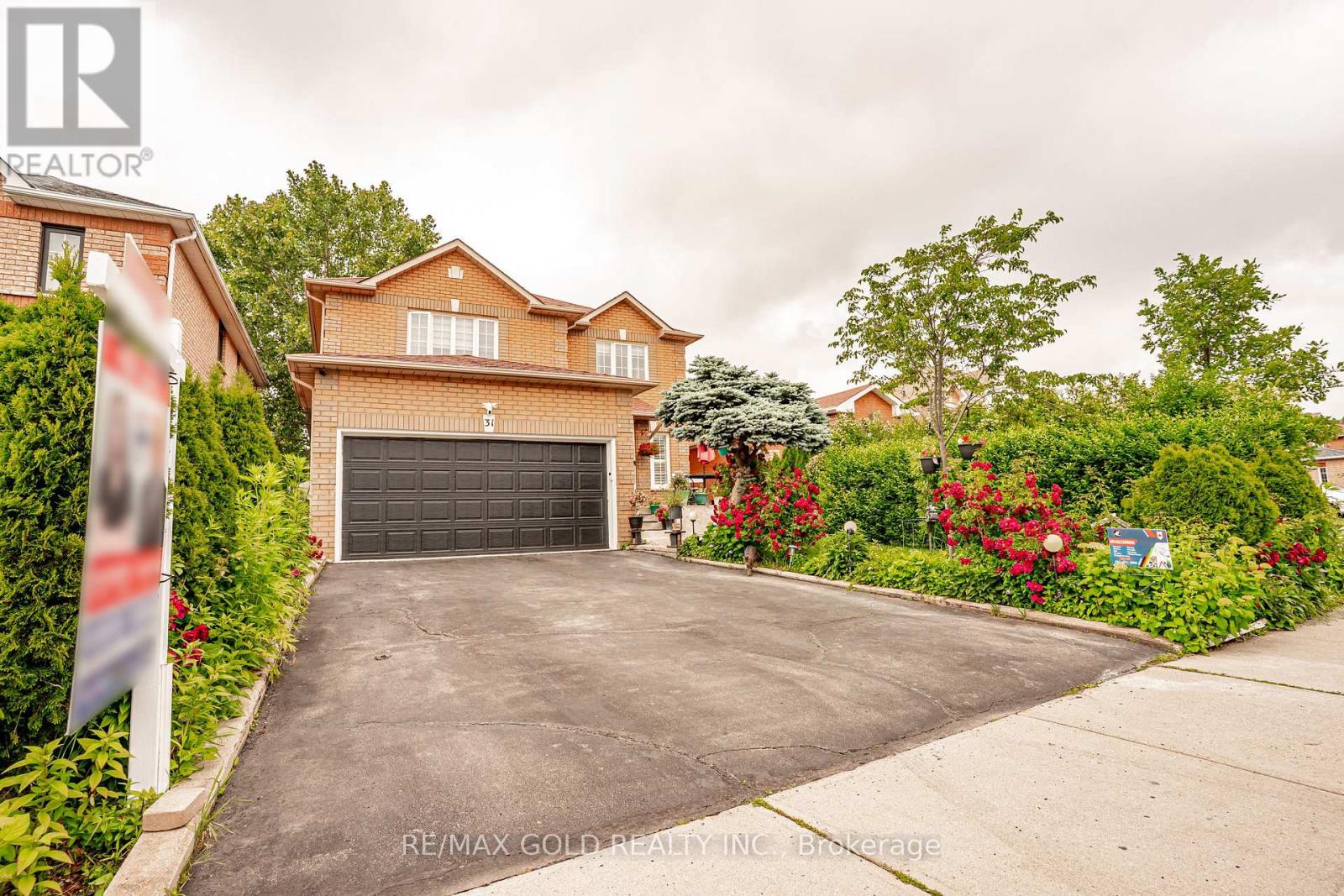 31 Colleyville Street, Brampton, Ontario  L7A 1G8 - Photo 2 - W13495568