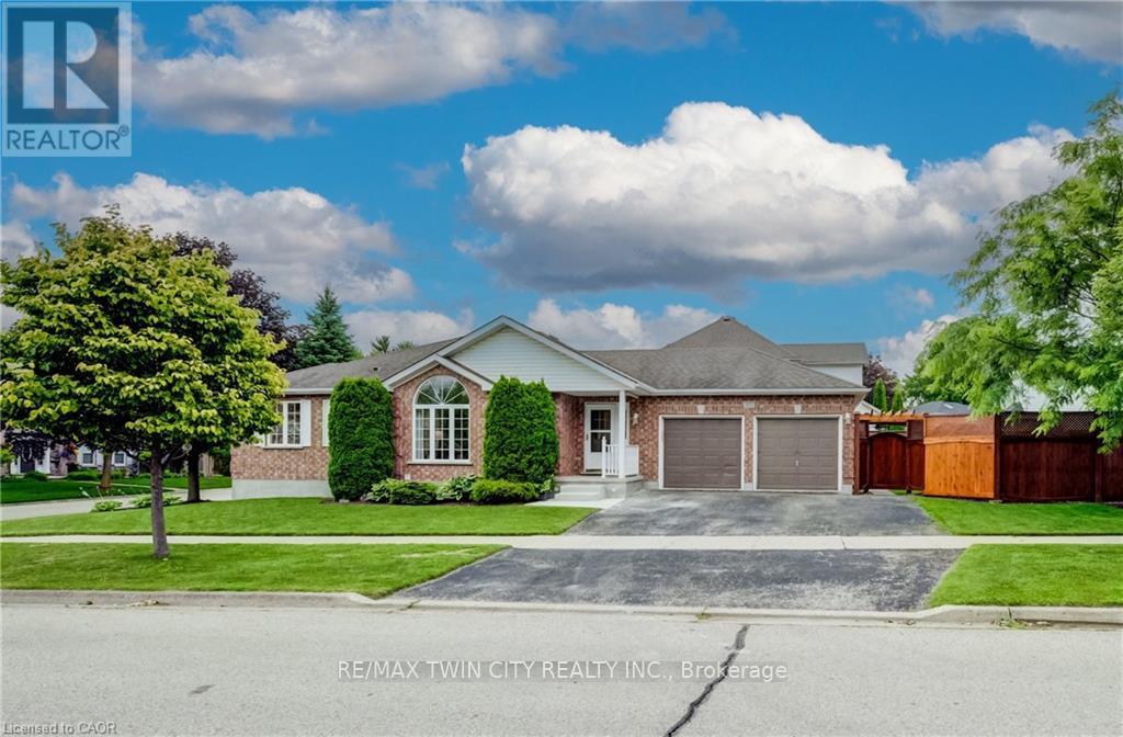27 Chandos Drive, Kitchener, Ontario  N2A 3C2 - Photo 2 - X13495498