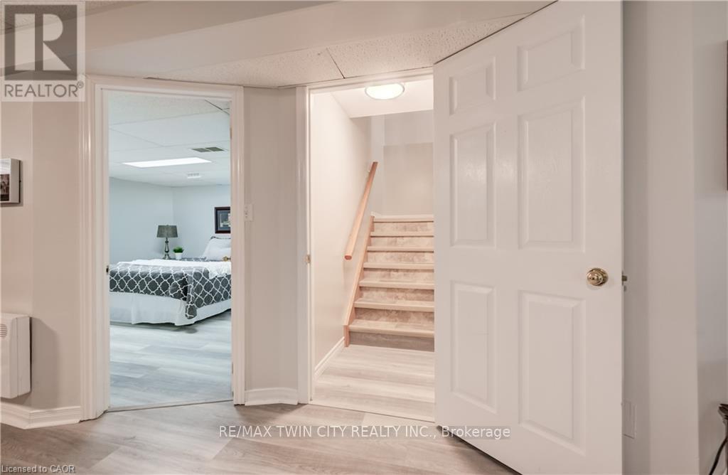 27 Chandos Drive, Kitchener, Ontario  N2A 3C2 - Photo 24 - X13495498