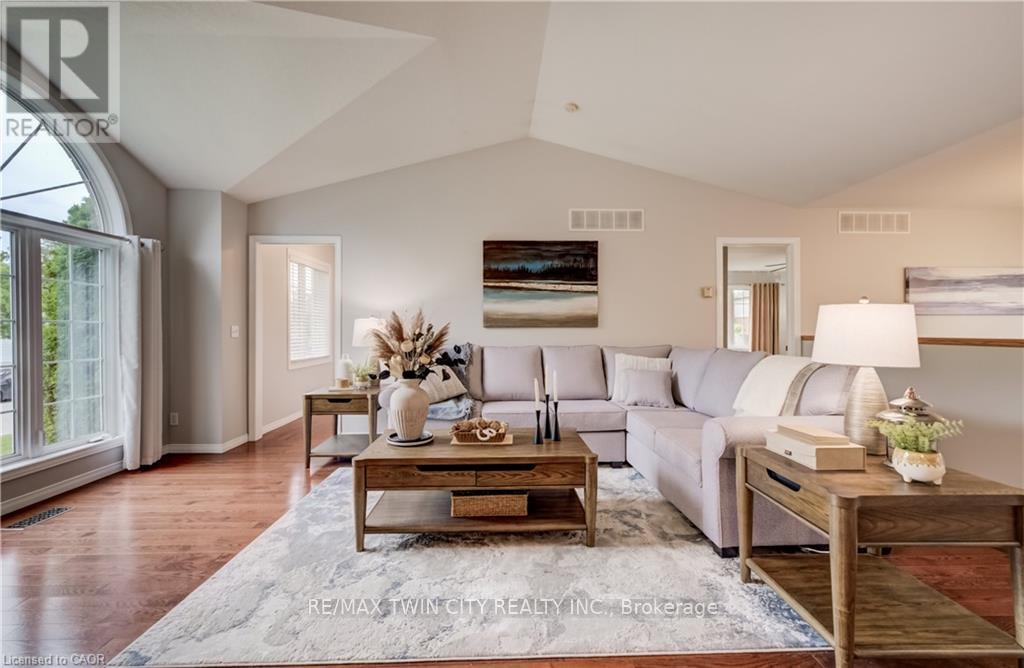 27 Chandos Drive, Kitchener, Ontario  N2A 3C2 - Photo 4 - X13495498
