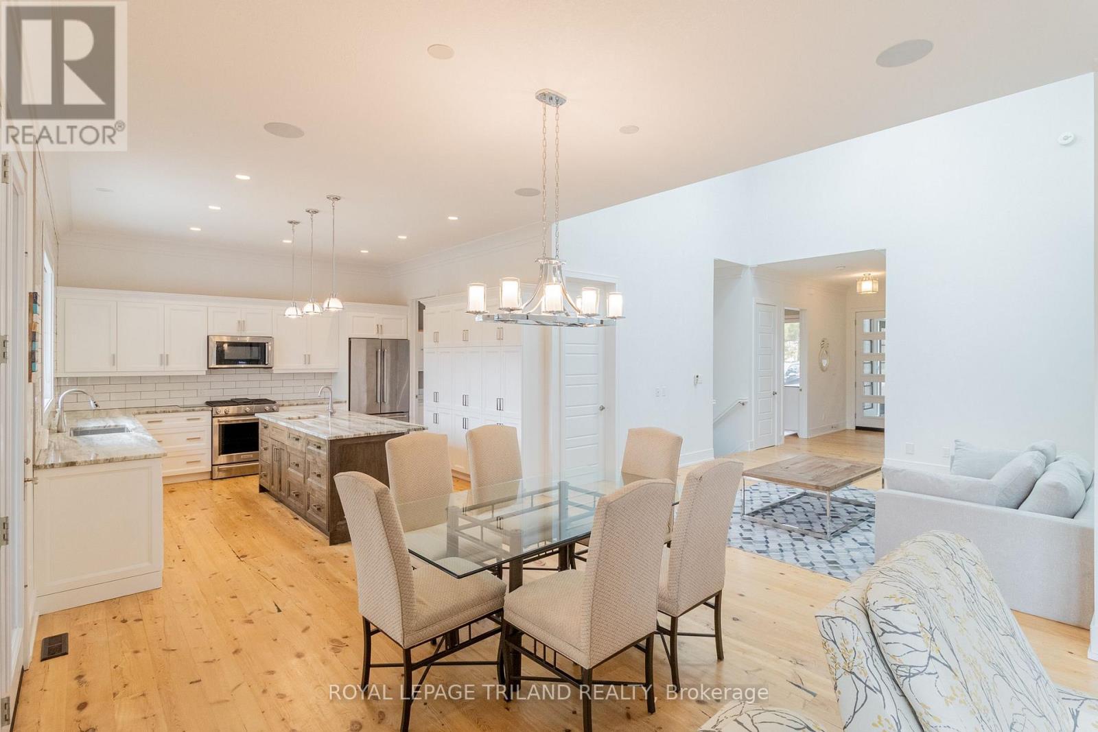 10099 Jennison Crescent, Lambton Shores, Ontario  N0M 1T0 - Photo 4 - X13495702