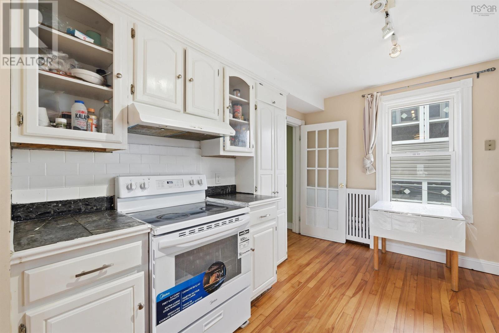 7091/7093 Bayers Road, Halifax, Nova Scotia  B3L 2C5 - Photo 4 - 202615838