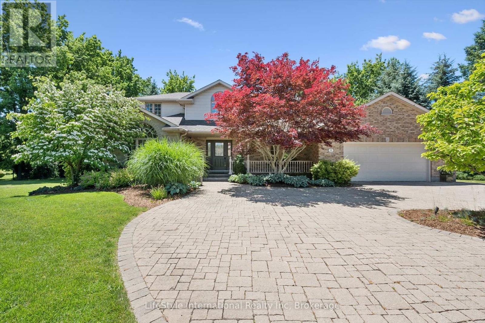 12 OCHS DRIVE, Puslinch, Ontario