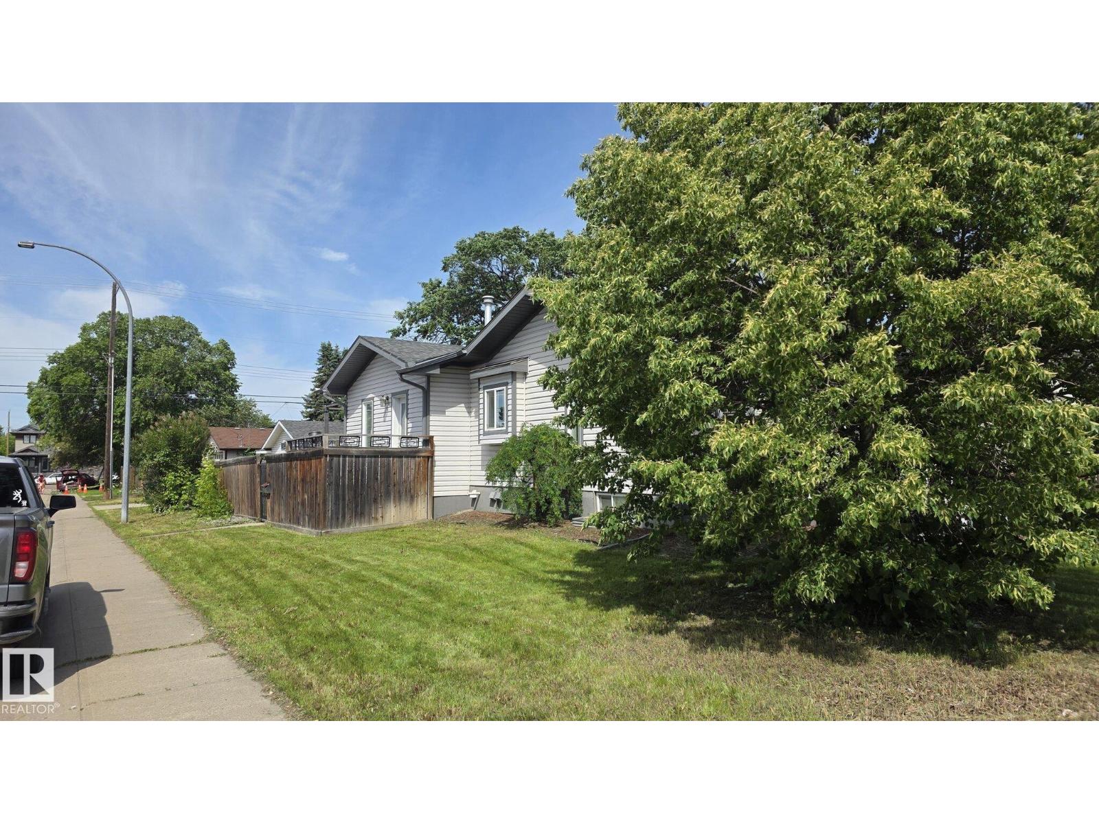 9402 153 St NW NW, Edmonton, Alberta  T5R 1R3 - Photo 4 - E4495949