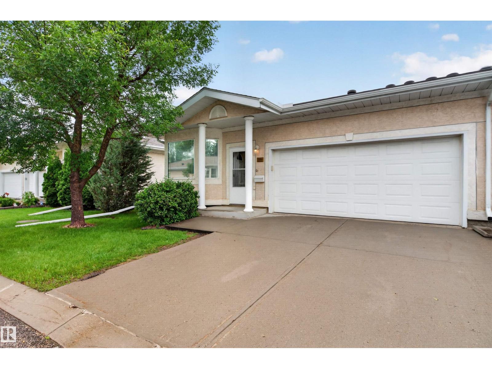 109 Falconer Ct NW, Edmonton, Alberta  T6R 2V8 - Photo 2 - E4495951