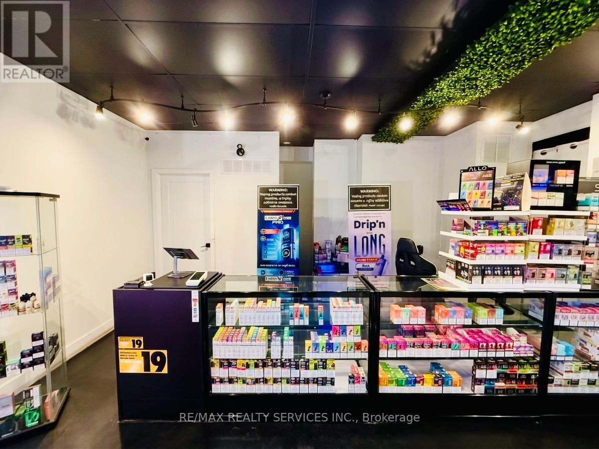 201 DUNDAS STREET E, Toronto, Ontario