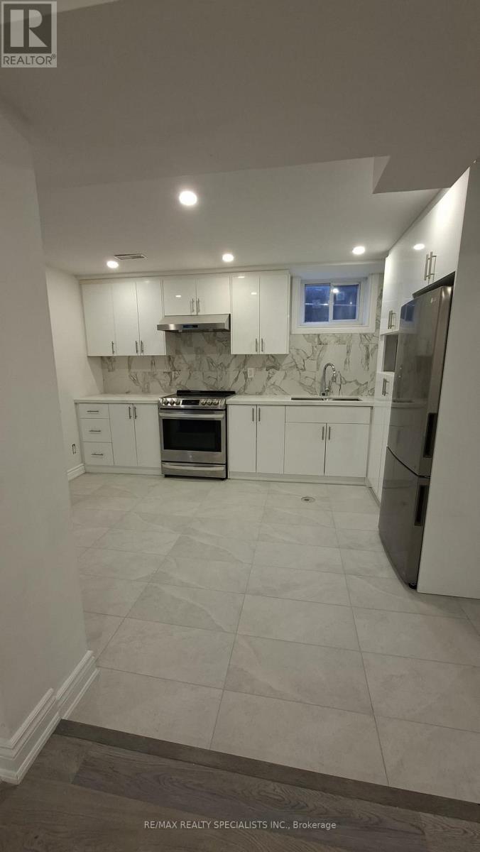 LOWER - 225 WAVERLY STREET S