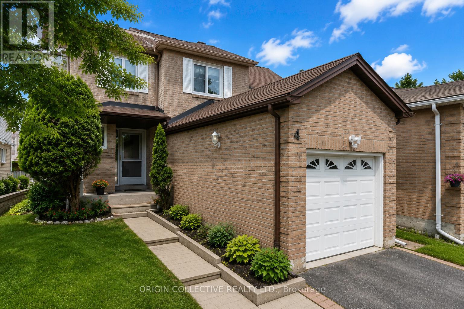 <div class="slider-price">$799,000</div><p>4 Usherwood Court, Toronto, Ontario</p>