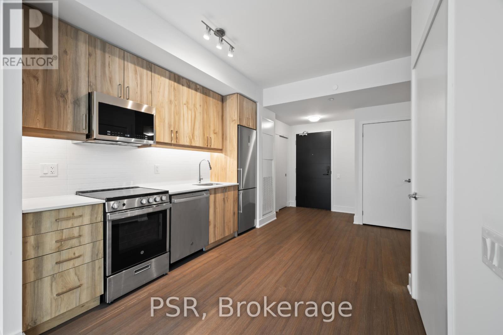 710 - 195 Deerfield Road, Newmarket, Ontario  L3Y 0G4 - Photo 6 - N13495646