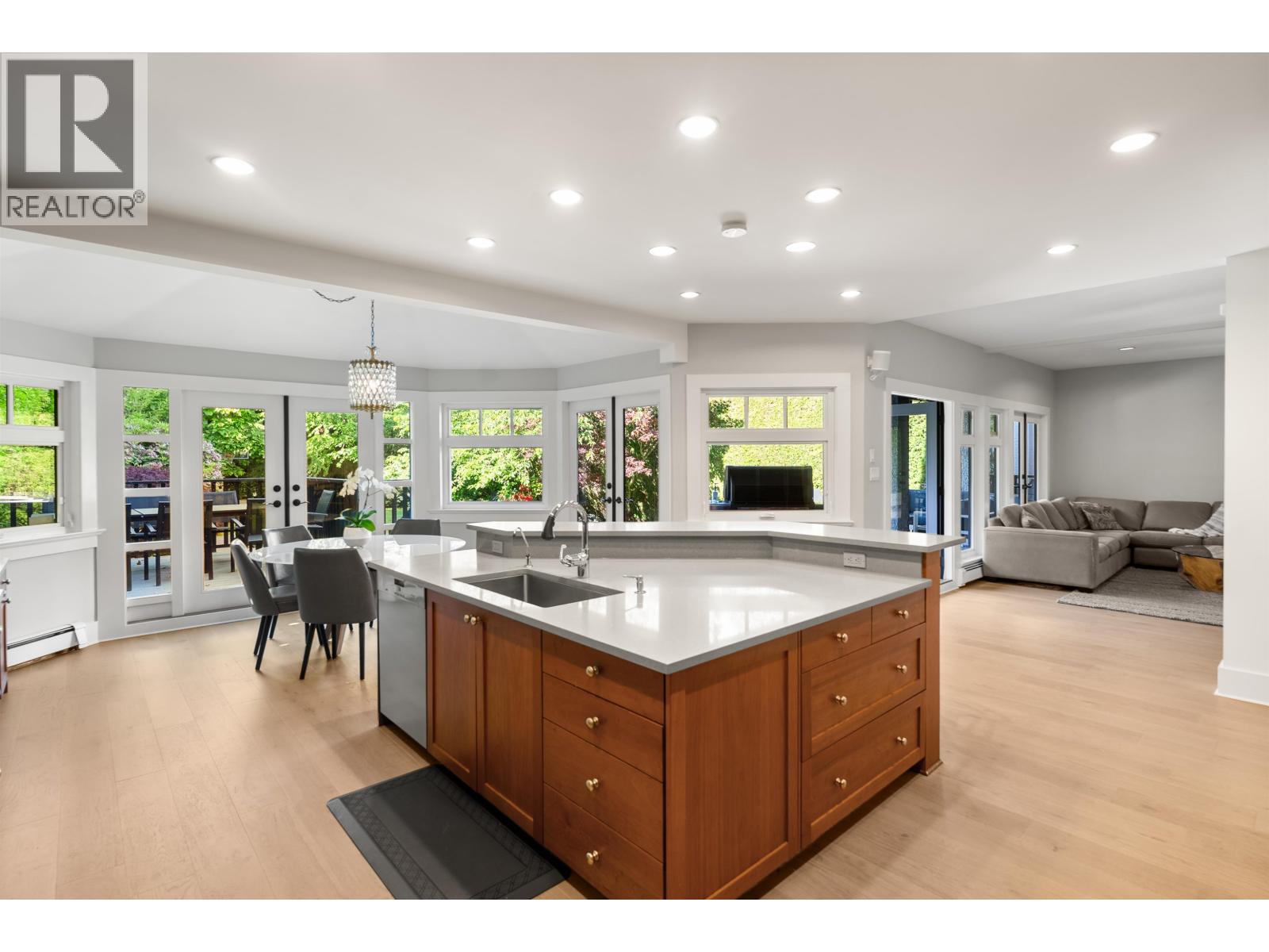 2385 W 49th Avenue, Vancouver, British Columbia  V6M 2V2 - Photo 9 - R3140357