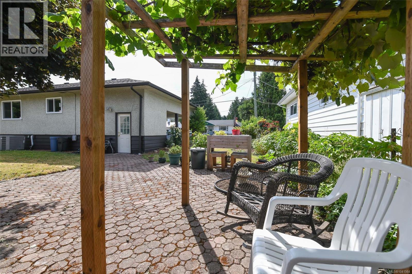 721 18th St, Courtenay, British Columbia  V9N 2A4 - Photo 4 - 1041564